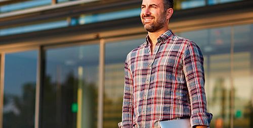 So kaufen Frauen und Männer Möbel: Studie